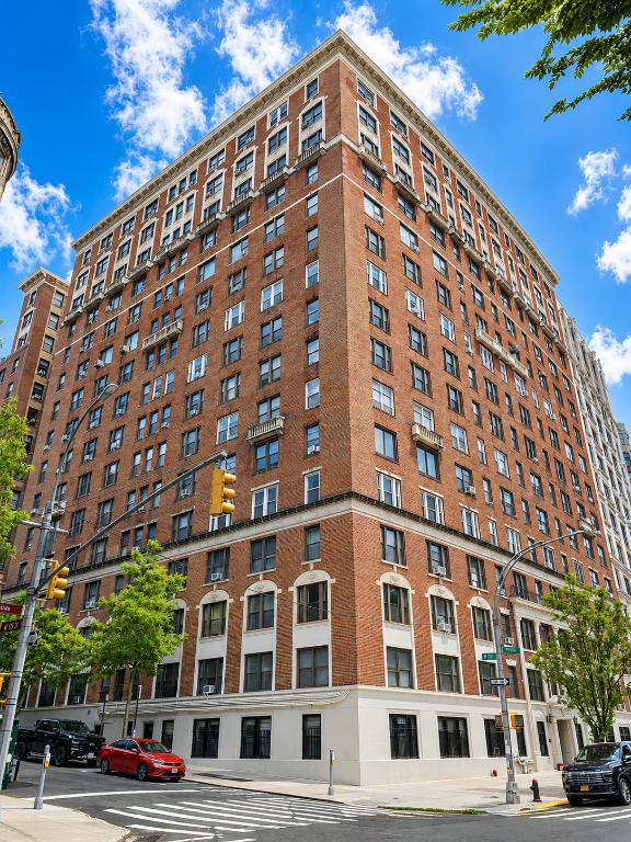 425 Riverside Drive, Unit 6D Manhattan, NY 10025 - Photo 8 of 14 a front view of a building