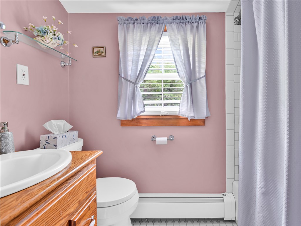 335 Eagle Peak Road Burrillville, RI 02859 - Photo 26 of 35 Upper level full bath with tub & shower