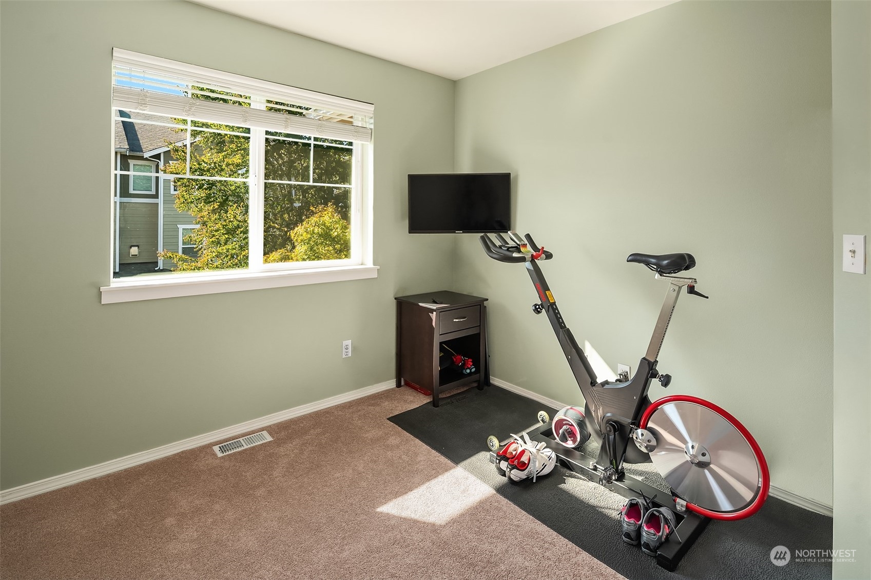 15 164th Street Southwest, Unit H4 Bothell, WA 98012 - Photo 15 of 18 a view of a room with gym equipment