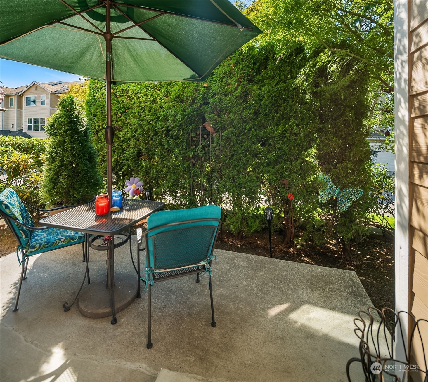 15 164th Street Southwest, Unit H4 Bothell, WA 98012 - Photo 17 of 18 a outdoor view with a table and chairs