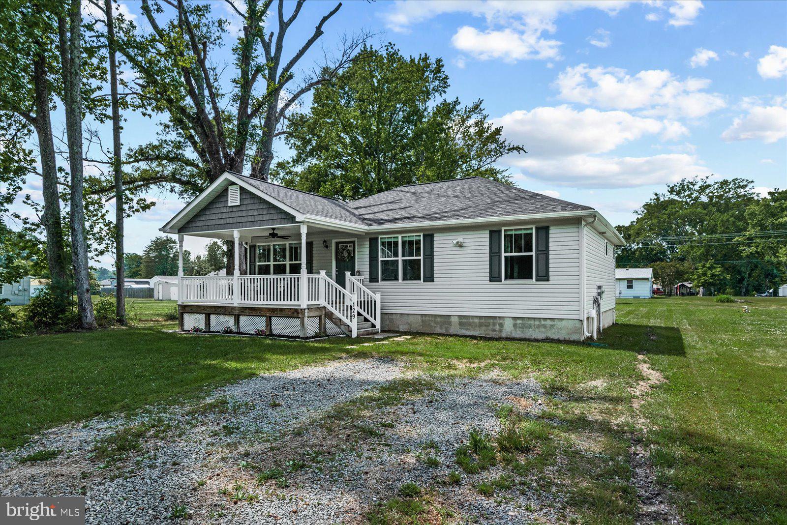 129 Brooks Drive Colonial Beach, VA 22443 - Photo 5 of 40 a front view of a house with garden