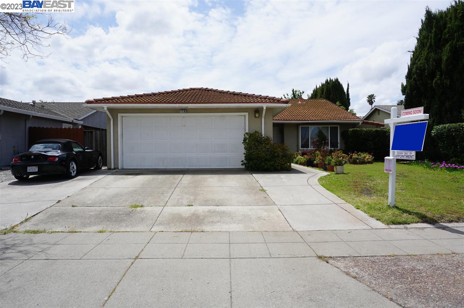 a house view with a outdoor space