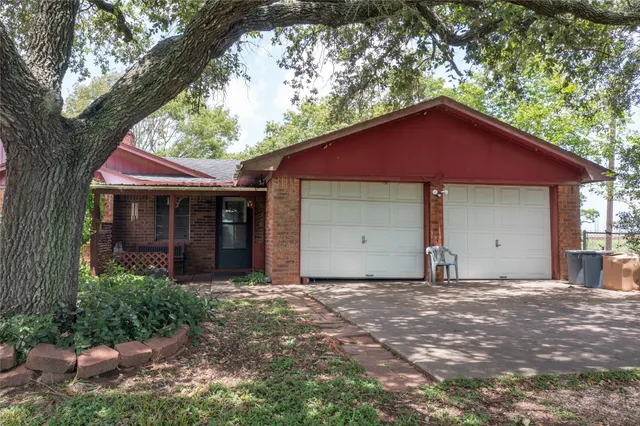 $249,900 | 270 Bode Street, El Campo, TX 77437