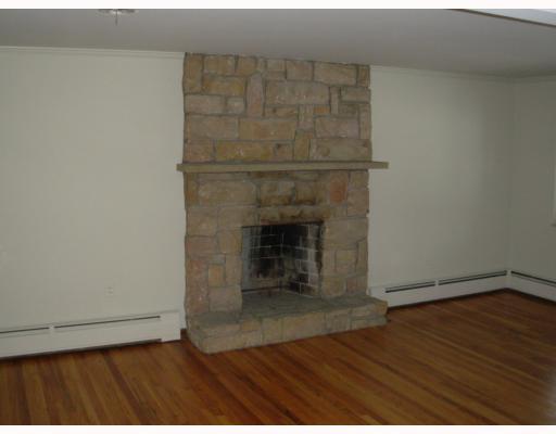926 Valley View Avenue Pittsburgh, PA 15202 - Photo 4 of 9 Living Room.