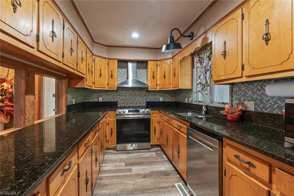 1098 Red Brush Road Mount Airy, NC 27030 - Photo 10 of 22 Gallery Image 10
