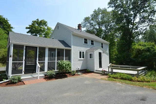 $825,000 | 105 North Main Street, Sherborn, MA 01770
