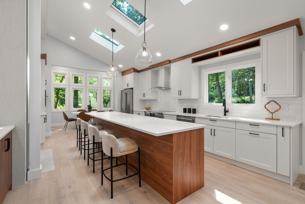 184 Bedford Road Lincoln, MA 01773 - Photo 7 of 33