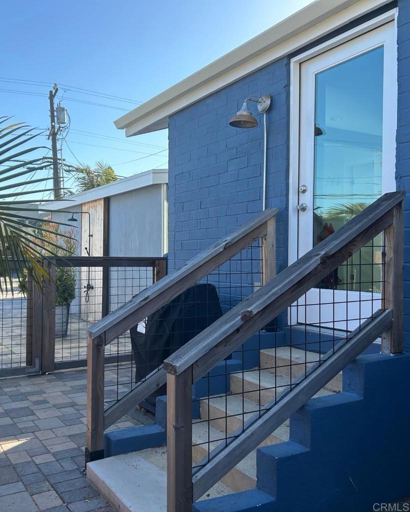 142 East Glaucus Street Encinitas, CA 92024 - Photo 2 of 10