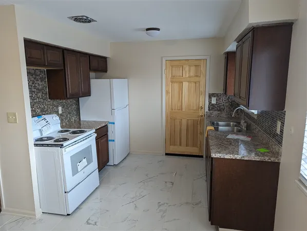 $1,200 | 25337 South Montmartre Court, Unit : 2, Oak Park, MI 48237