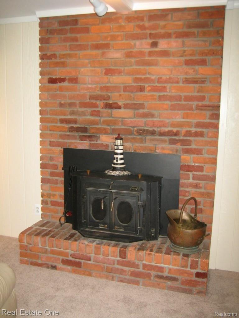9910 Ellis Road Clarkston, MI 48348 - Photo 11 of 32 FAMILY ROOM WOOD STOVE
