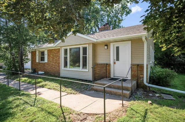 $410,000 | 7907 West 25th Street, St. Louis Park, MN 55426