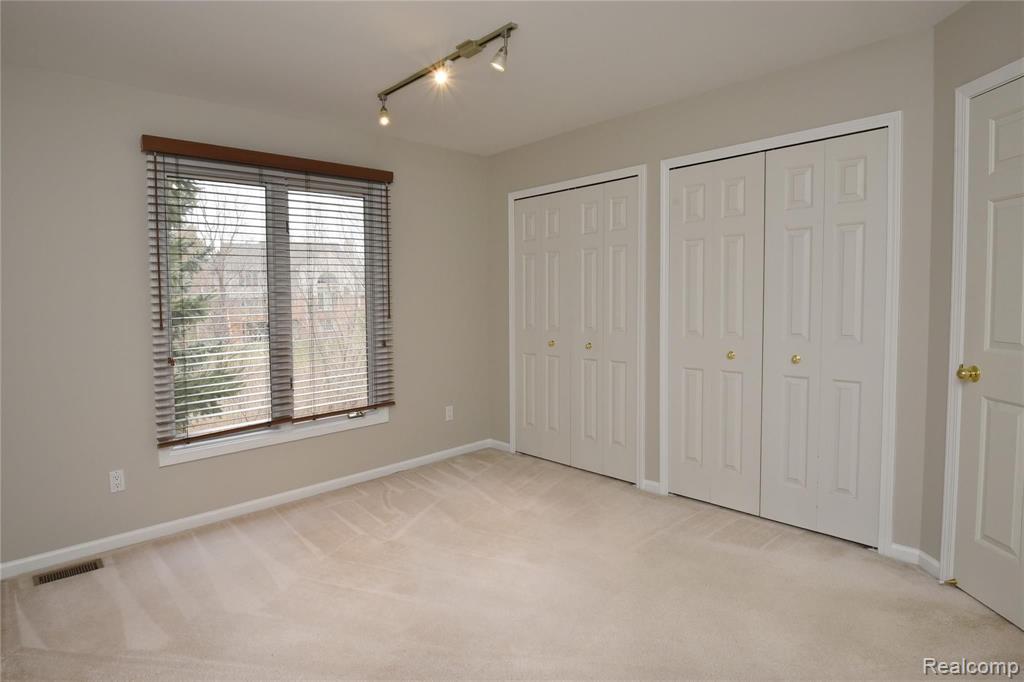 1093 Bloomview Circle Rochester, MI 48307 - Photo 35 of 41