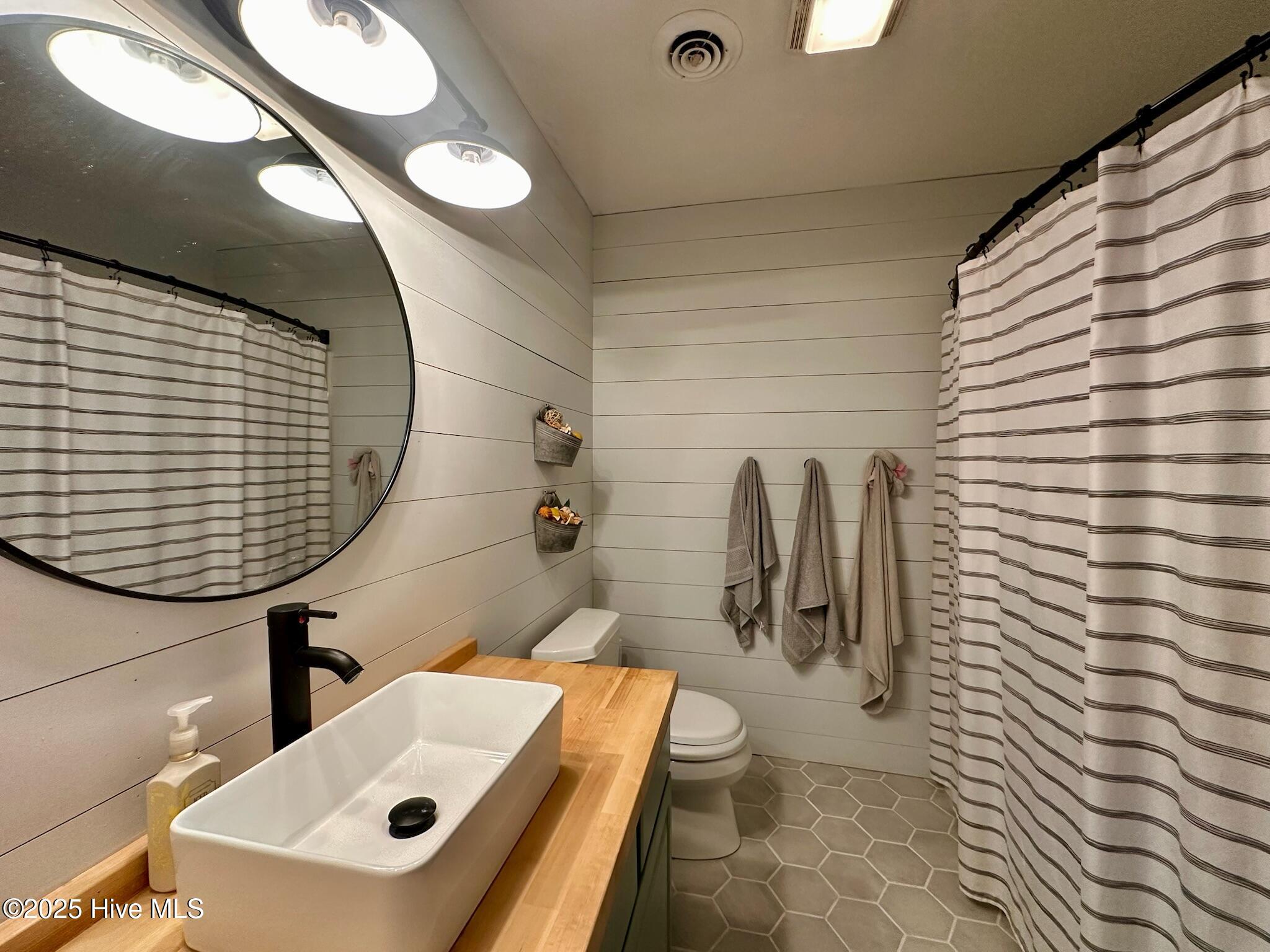 387 Country Club Road Camden, NC 27921 - Photo 26 of 33 Bathroom 2