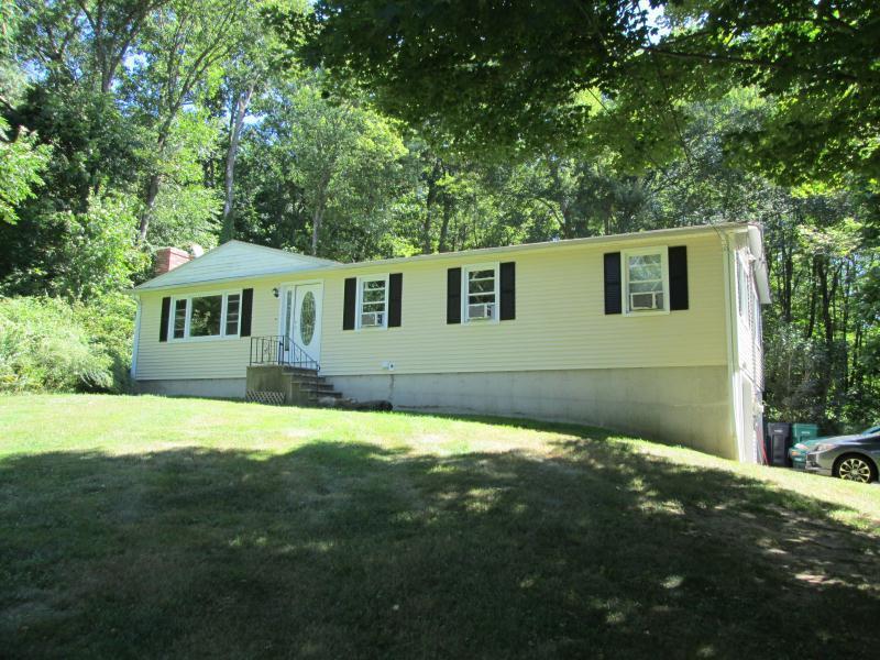 218 Maple Tree Hill Road Oxford, CT 06478 - Photo 1 of 1
