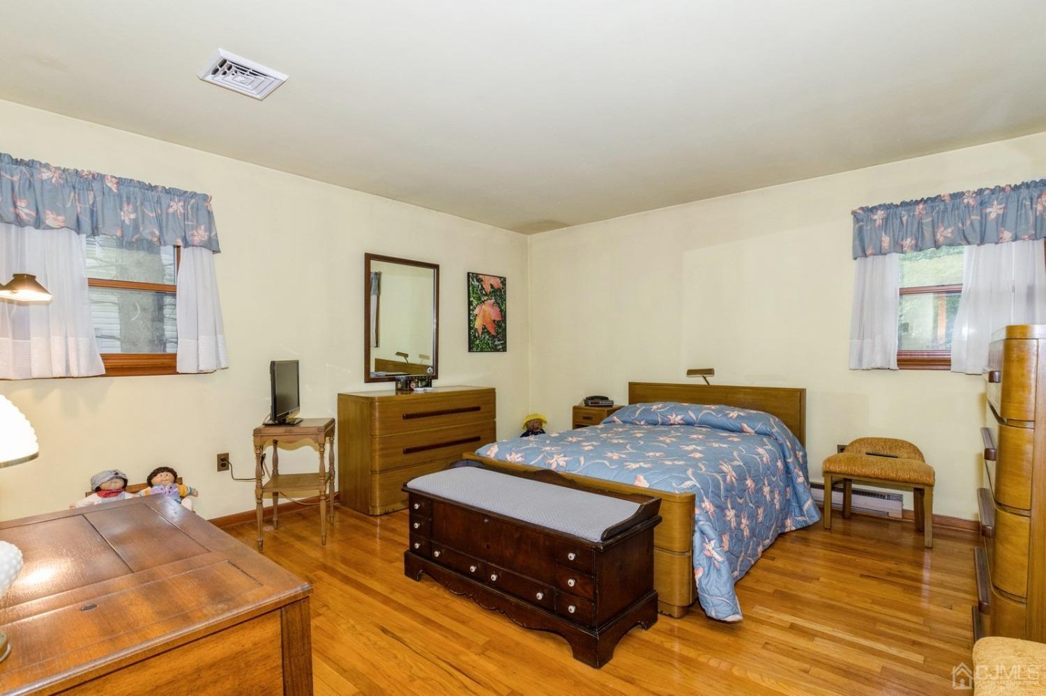 531 Ryders Lane East Brunswick, NJ 08816 - Photo 32 of 55