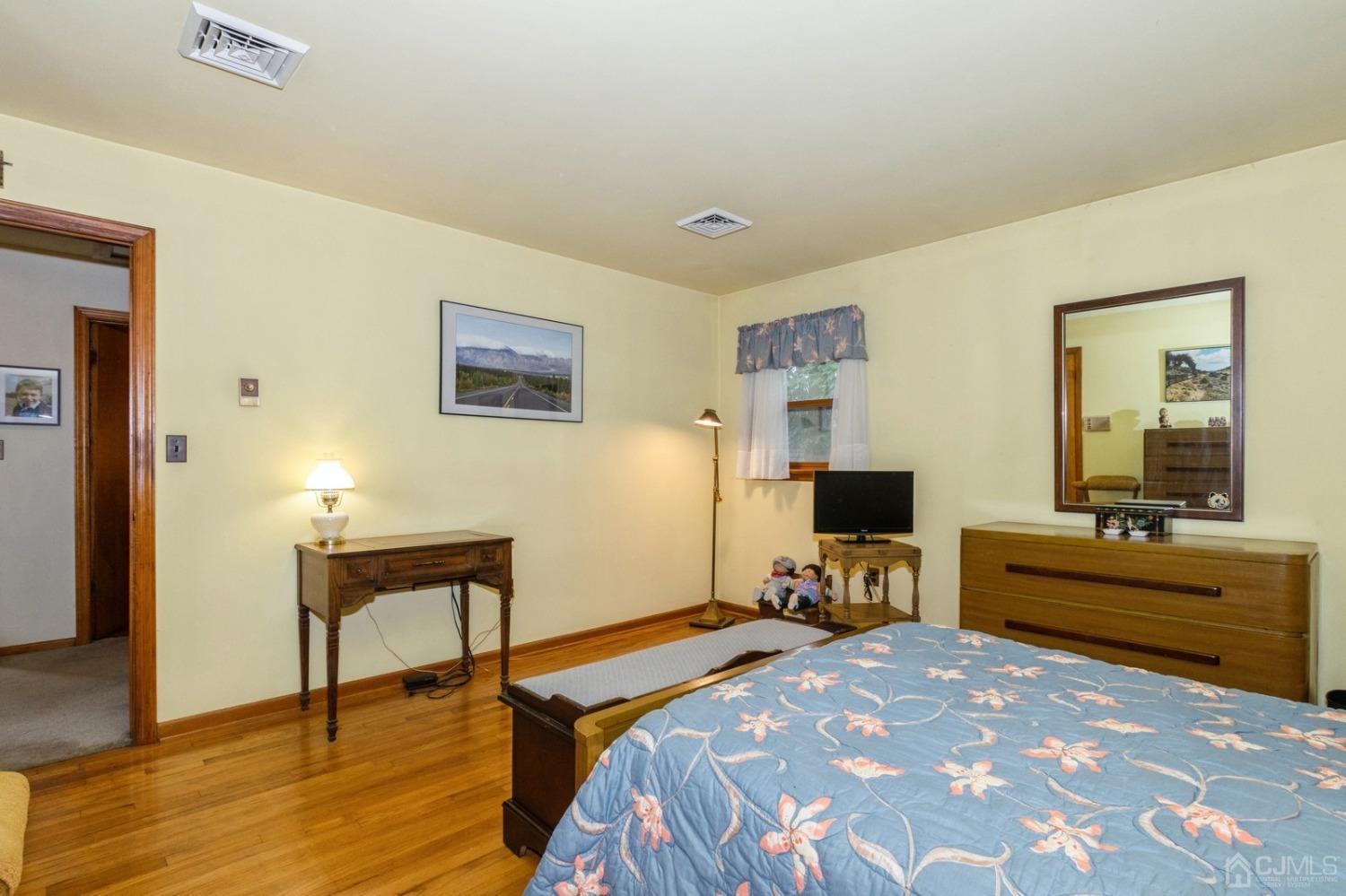531 Ryders Lane East Brunswick, NJ 08816 - Photo 33 of 55