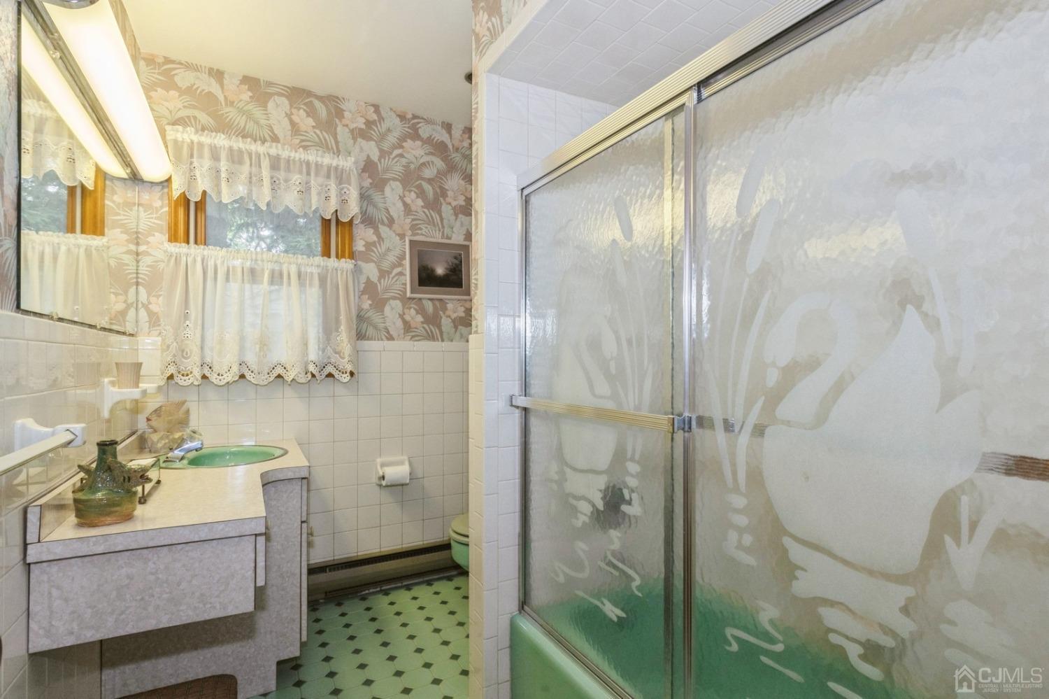 531 Ryders Lane East Brunswick, NJ 08816 - Photo 38 of 55