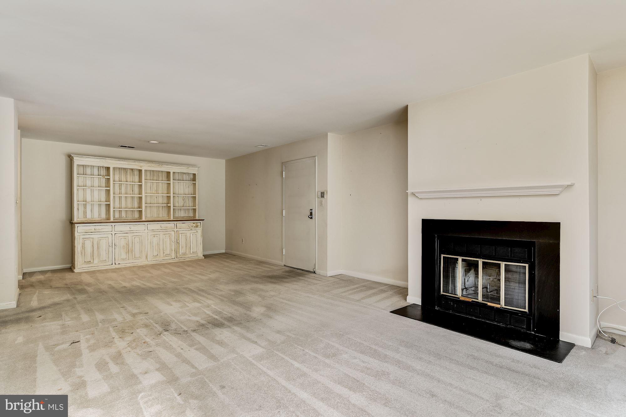 5570 Vantage Point Road, Unit 1 Columbia, MD 21044 - Photo 3 of 17 Living Room