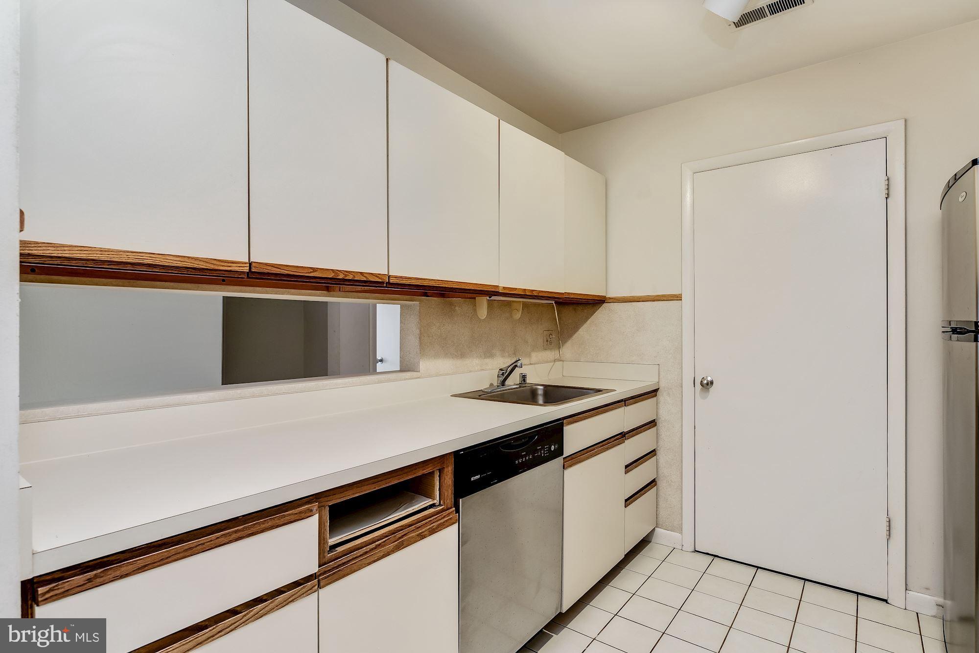5570 Vantage Point Road, Unit 1 Columbia, MD 21044 - Photo 8 of 17 Kitchen