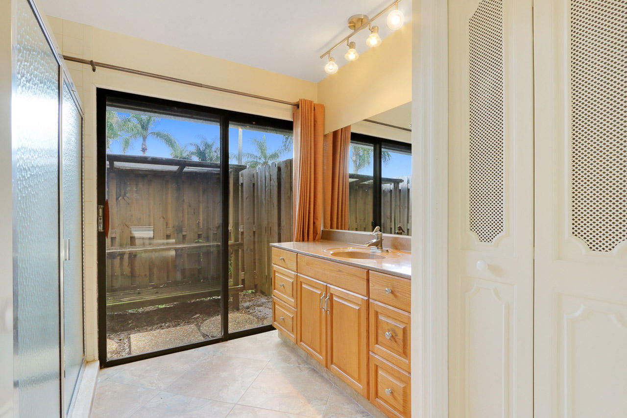37 Hickory Hill Road Tequesta, FL 33469 - Photo 13 of 21 Master Bath