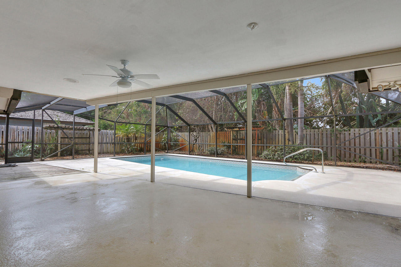 37 Hickory Hill Road Tequesta, FL 33469 - Photo 19 of 21 Pool