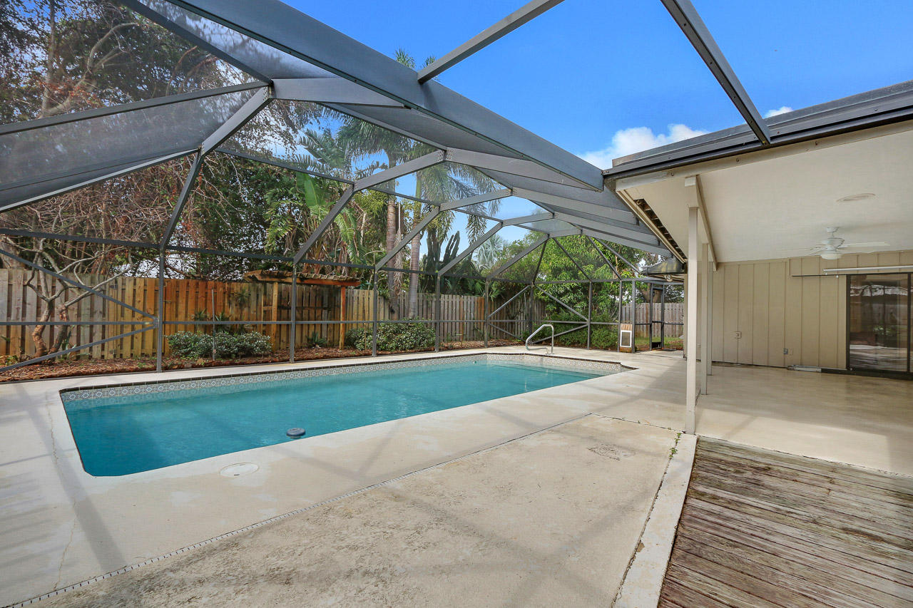 37 Hickory Hill Road Tequesta, FL 33469 - Photo 20 of 21 Pool