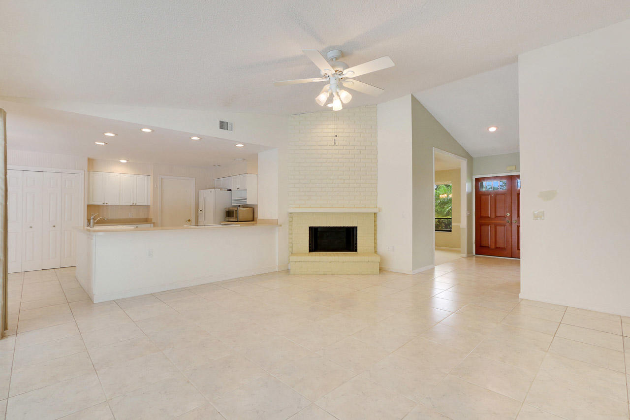 37 Hickory Hill Road Tequesta, FL 33469 - Photo 3 of 21 Family Room