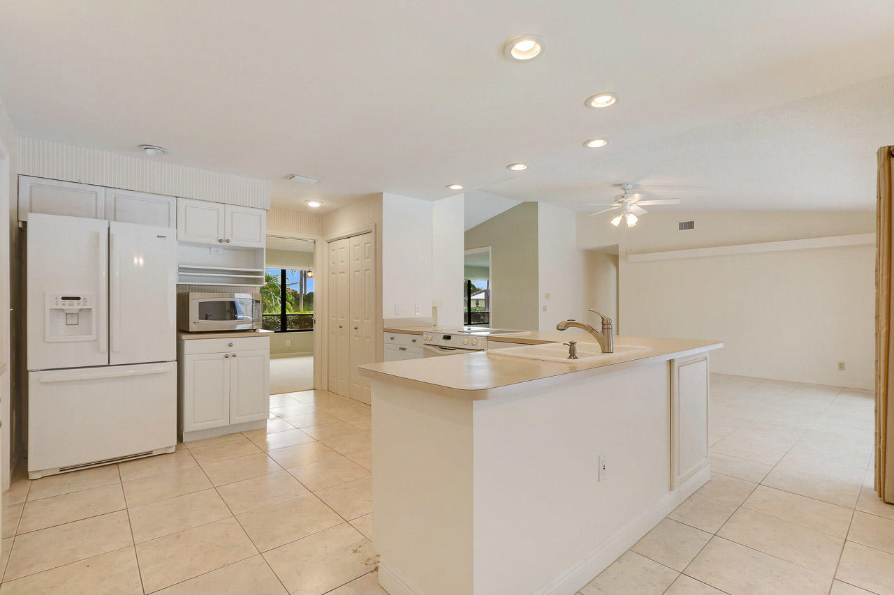 37 Hickory Hill Road Tequesta, FL 33469 - Photo 6 of 21 Kitchen