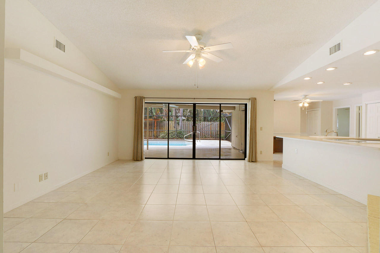 37 Hickory Hill Road Tequesta, FL 33469 - Photo 8 of 21 Family Room
