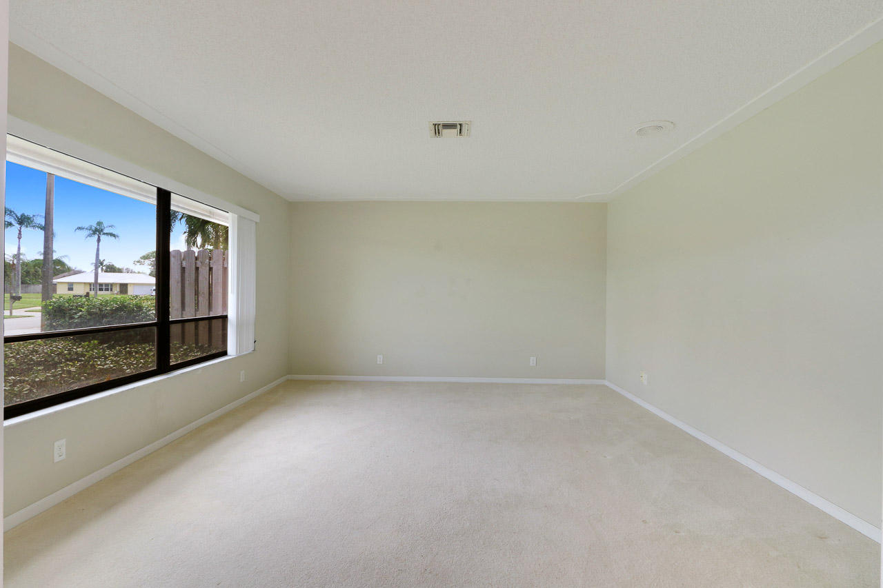 37 Hickory Hill Road Tequesta, FL 33469 - Photo 10 of 21 Living Room