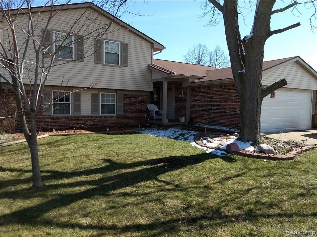 front view of 6162 raintree canton.jpg