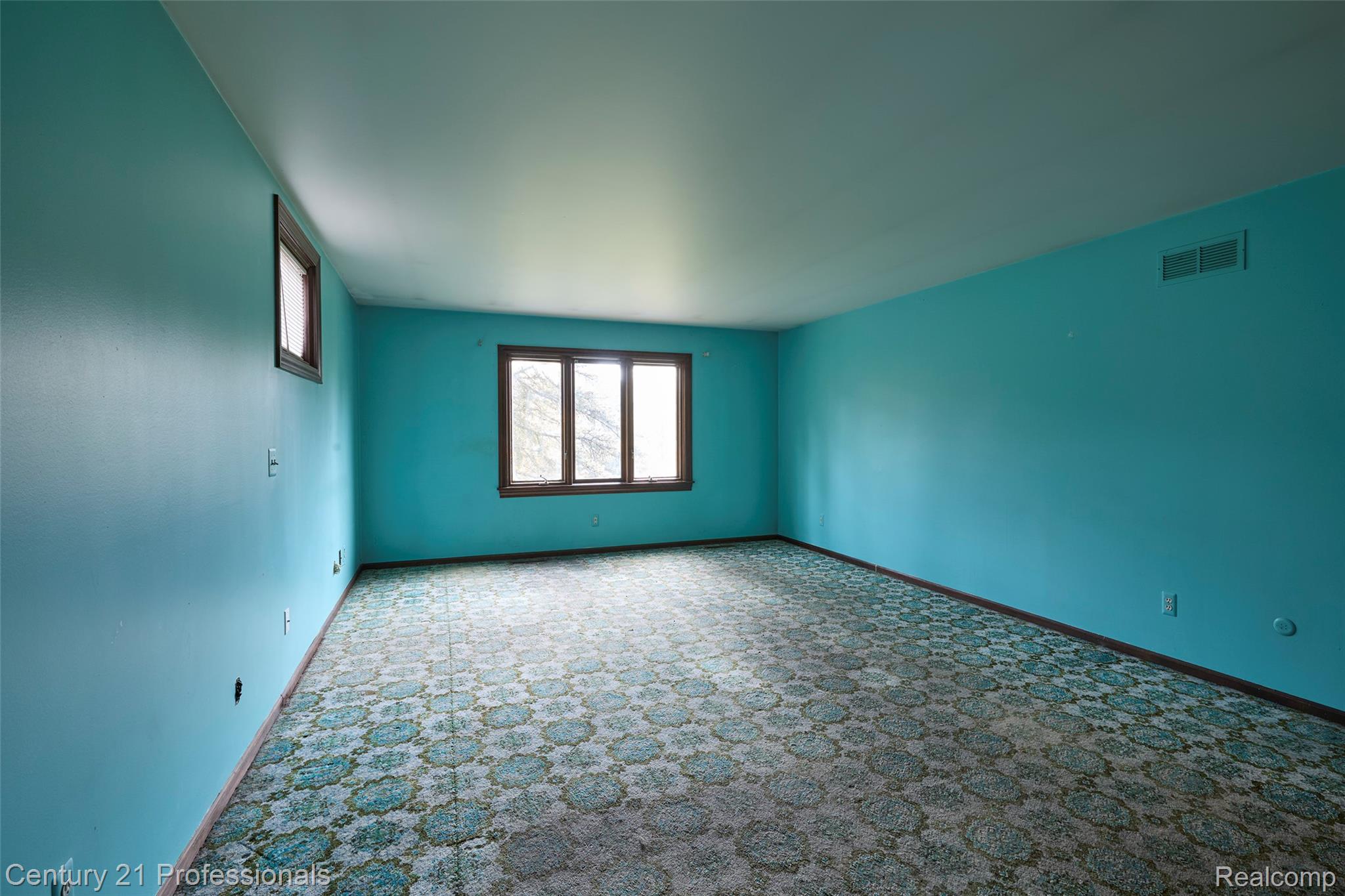 303 East Snell Road Rochester, MI 48306 - Photo 24 of 45 Original primary bedroom w/ full bath, before main floor addition of new primary bedroom