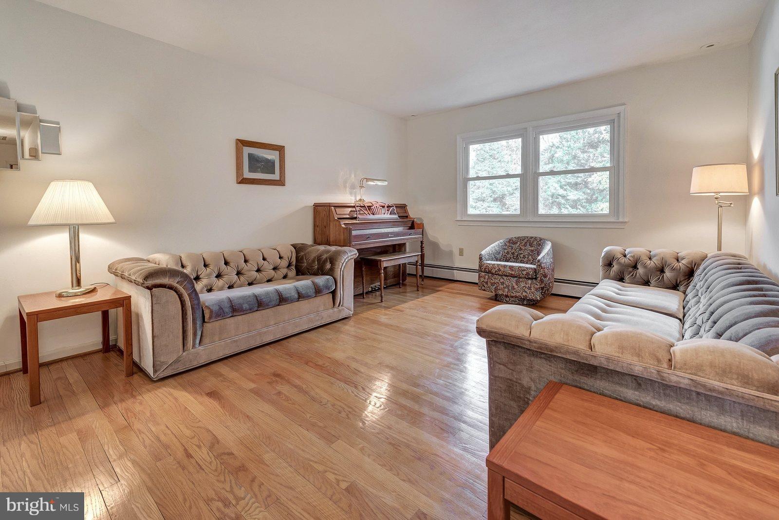 18709 Wasche Road Dickerson, MD 20842 - Photo 6 of 30 Hardwood floors everywhere on the main level!
