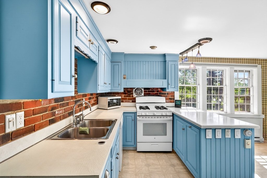 17 South Main Street Petersham, MA 01366 - Photo 10 of 42