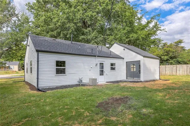 $220,000 | 2705 South 51st Court, Kansas City, KS 66106