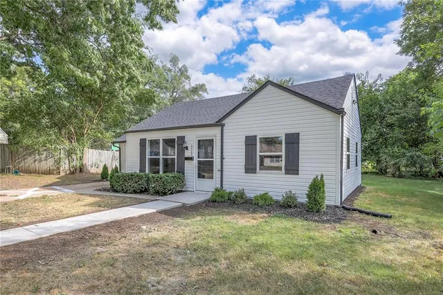 $220,000 | 2705 South 51st Court, Kansas City, KS 66106