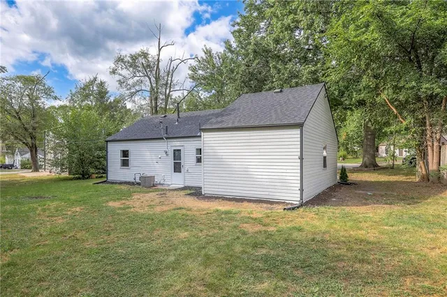 $220,000 | 2705 South 51st Court, Kansas City, KS 66106