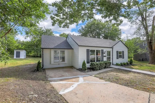 $220,000 | 2705 South 51st Court, Kansas City, KS 66106