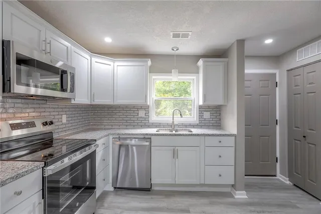 $220,000 | 2705 South 51st Court, Kansas City, KS 66106