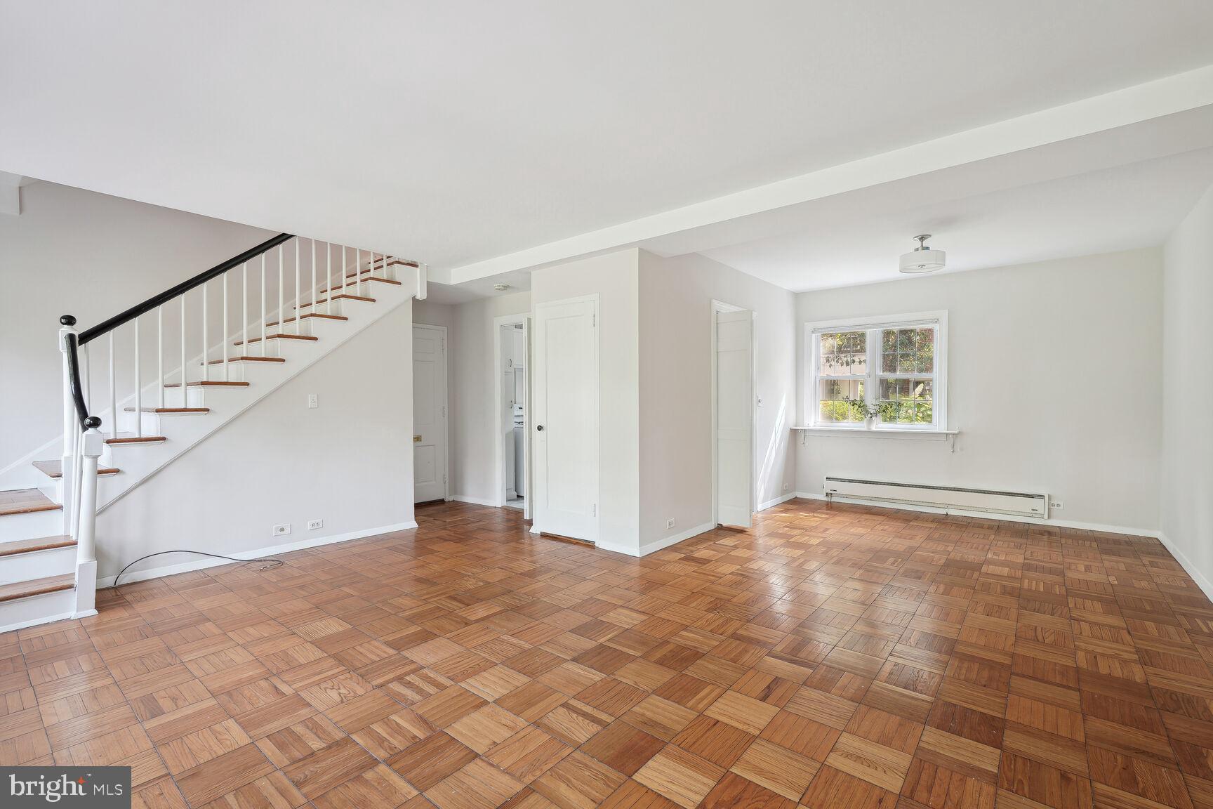 1705 Preston Road Alexandria, VA 22302 - Photo 5 of 24 Living room/dining room