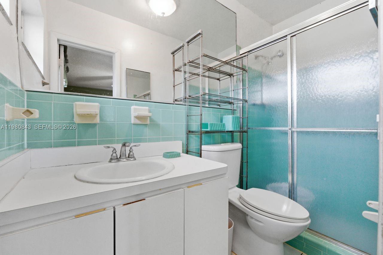 1930 Southwest 82nd Avenue Miami, FL 33155 - Photo 10 of 25 Primary Bathrom