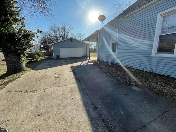 $73,000 | 724 East Clinton Street, Clinton, MO 64735