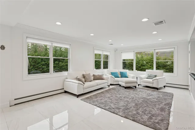 $1,775,000 | 1560 Pebble Lane, Hewlett, NY 11557