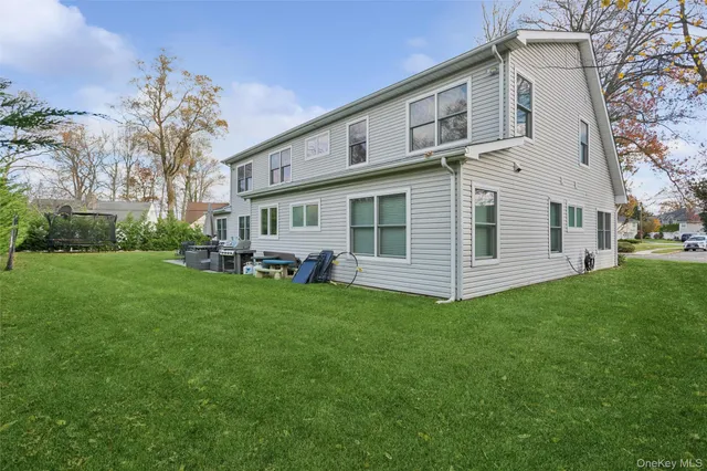 $1,775,000 | 1560 Pebble Lane, Hewlett, NY 11557