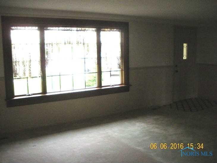 12894 Williams County Rd F Bryan, OH 43506 - Photo 3 of 12 Living Room.