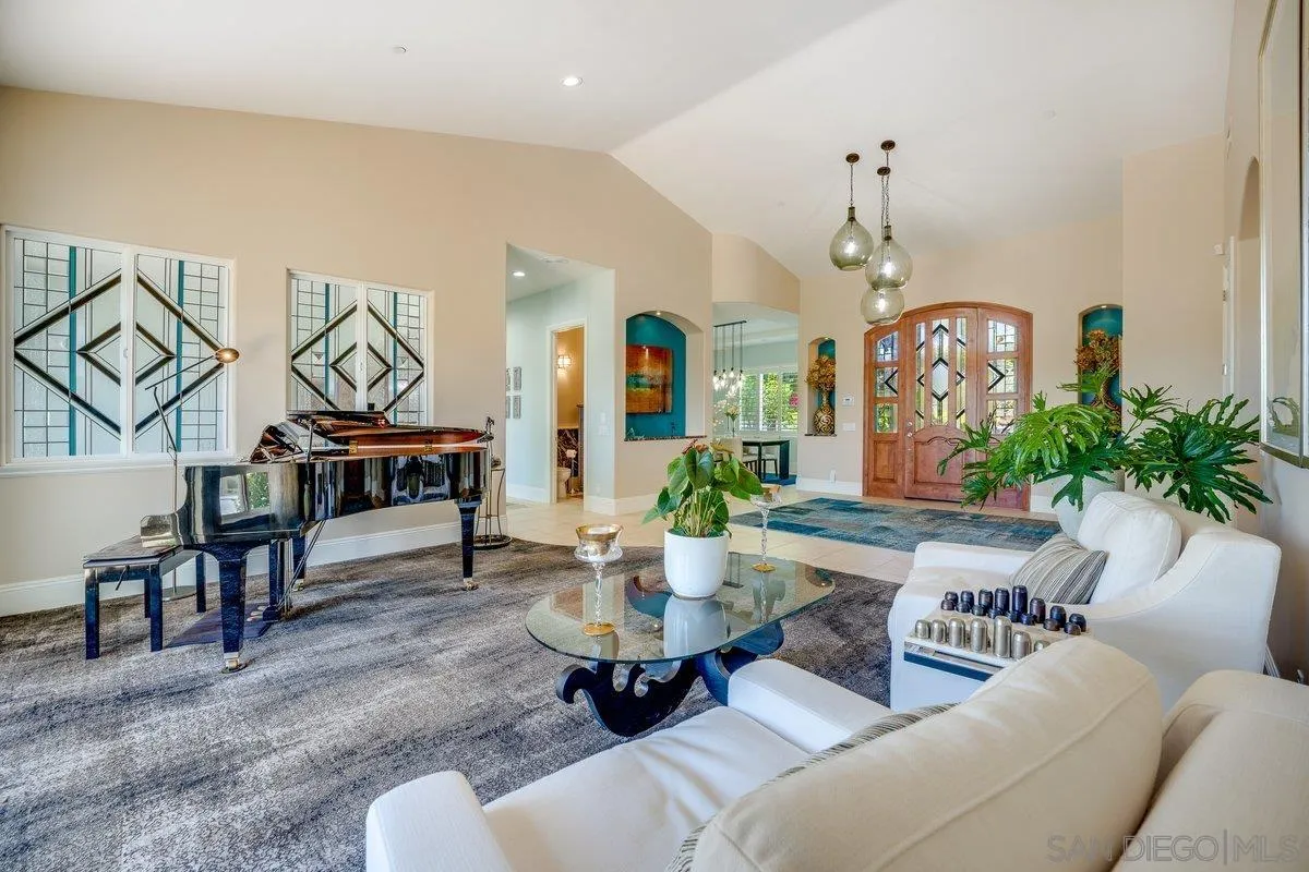 2860 Via Rancheros Way Fallbrook, CA 92028 - Photo 7 of 74 Gallery Image 7