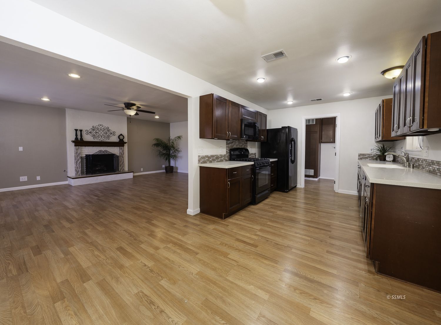 705 West Graaf Avenue Ridgecrest, CA 93555 - Photo 7 of 24