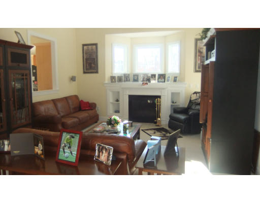 5 Mohawk Path Holliston, MA 01746 - Photo 3 of 10 Gallery Image 3
