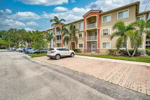 $2,500 | 7085 Nova Drive, Unit 226, Fort Lauderdale, FL 33317