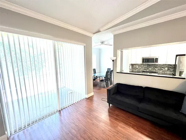 $2,500 | 7085 Nova Drive, Unit 226, Fort Lauderdale, FL 33317